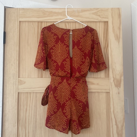 Hello Molly Tie Shorts Romper - Picture 3 of 4